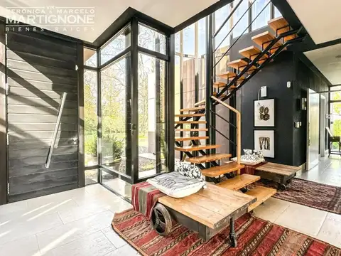 Casa en Venta con 2 cocheras