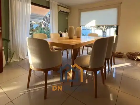 Casa en Venta con 3 cocheras