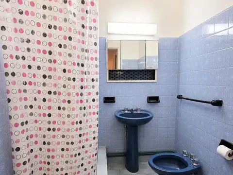 Casa en venta 6 ambientes multifamiliar en La Tablada