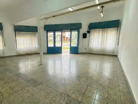 Amplio Local esquina venta Ituzaingo Norte