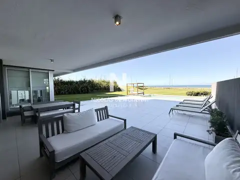 En venta apartamento de 4 dormitorios en Rincon del Indio, con excelente vista