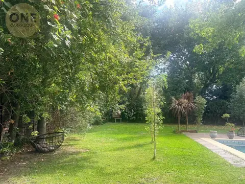 Casa en Venta con 3 cocheras