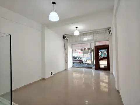 Alquiler Anual de Local comercial en pleno centro de Chiozza