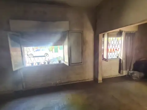 Casa 4 ambientes con escritorio,patio y terraza ideal para reciclar APTA CREDITO
