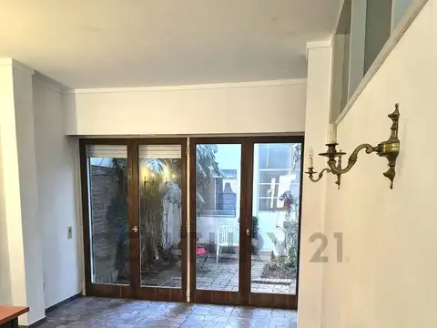 Oficina 8 ambientes con 3 baños