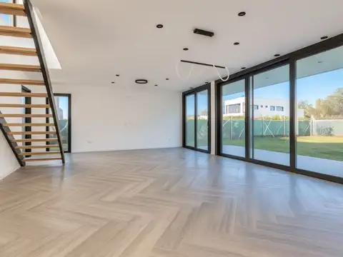 Casa 4 ambientes con 2 baños