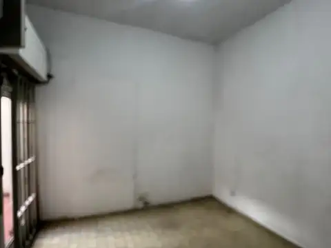 Barbaro Farias alquila Dto 2 amb. en General San Martin