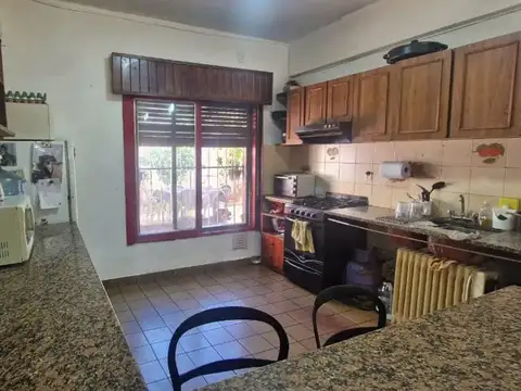 Casa 5 ambientes con 2 baños