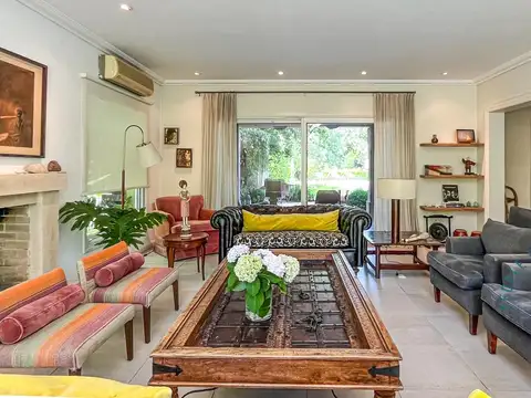 Casa en Alquiler con 8 cocheras