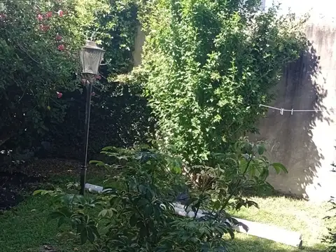 CASA EN VENTA ALTOS DE SAN LORENZO 2 DORMITORIOS