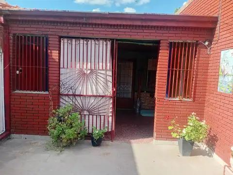Casa 4 ambientes con 1 baño