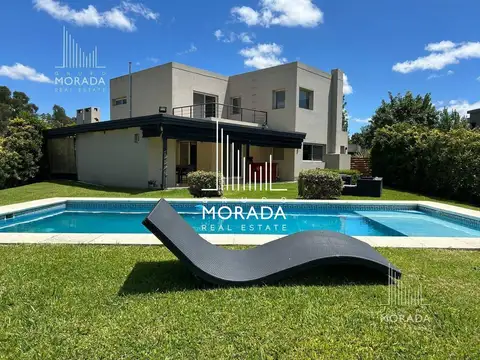 Casa 5 dormitorios con pileta Santa Guadalupe Pilar del Este