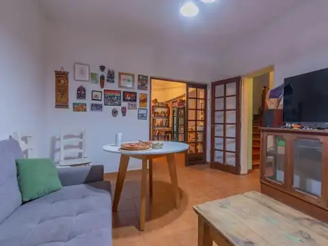 VENTA DE CASA 7 AMBIENTES CON TERRAZA A MEJORAR