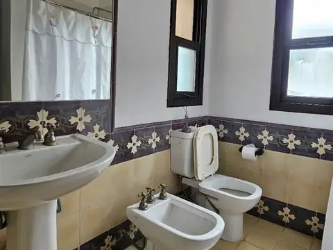 Casa 7 ambientes con 4 baños