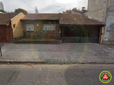 Venta - Chalet - 3 Dormitorios - 2 Patios - Garaje - Excelente Ubicación !!!