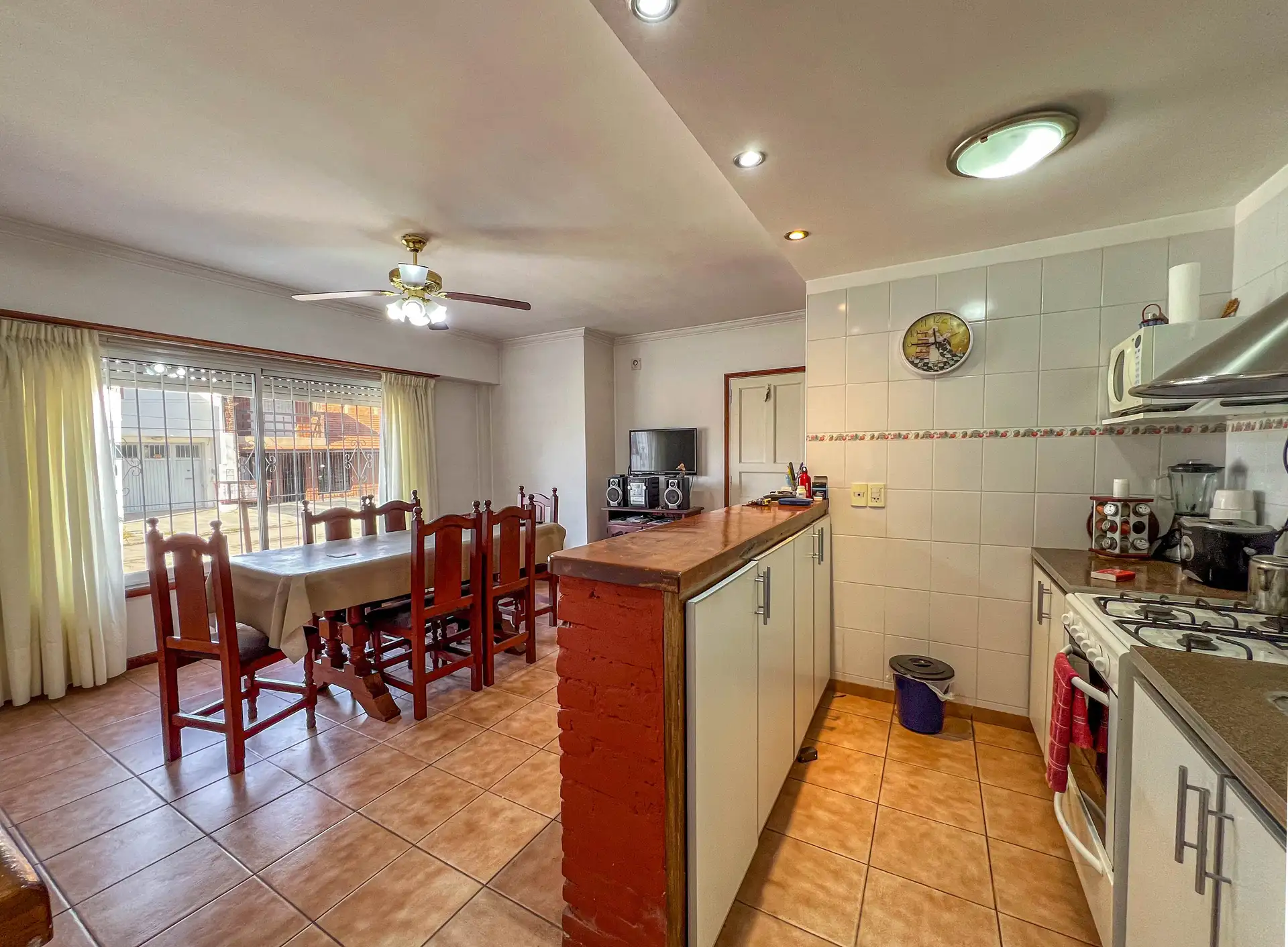 Casa 3 amb. con garage y parque. Ap. Crédito- Bestoso y Nápoles