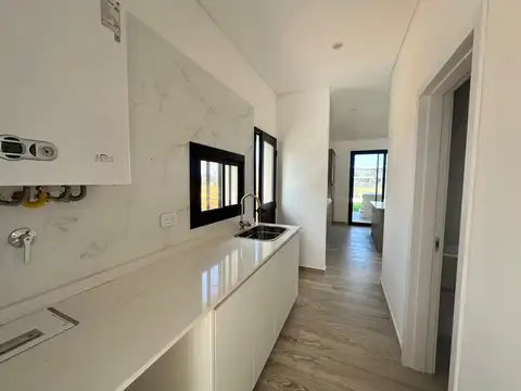 Casa en Venta en El Canton, USD 350.000