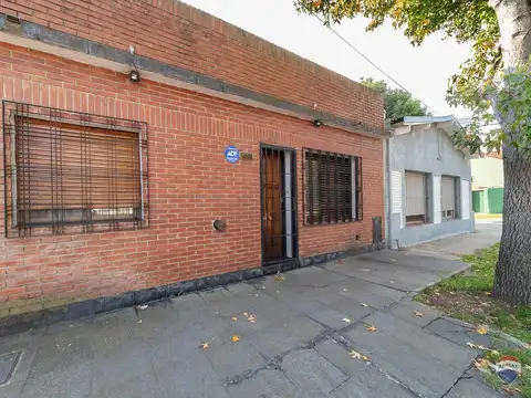 Venta casa 3 ambientes c/patio Munro edificable