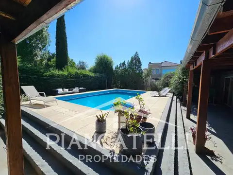 VENTA DE CASA 5 AMBIENTES EN SANTA ANA MORENO