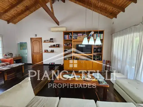 Casa 5 ambientes con 3 baños