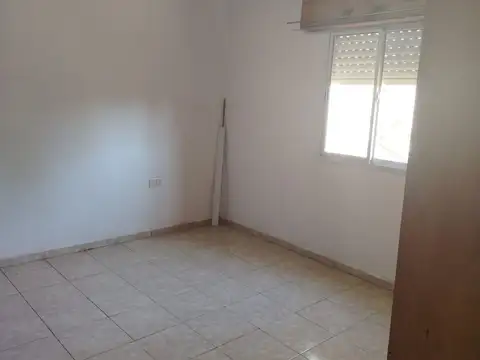 Casa 5 ambientes con 1 baño