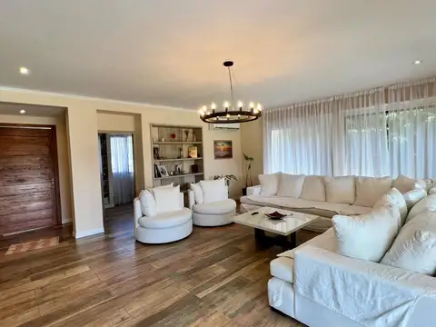 Casa 5 ambientes con 3 baños