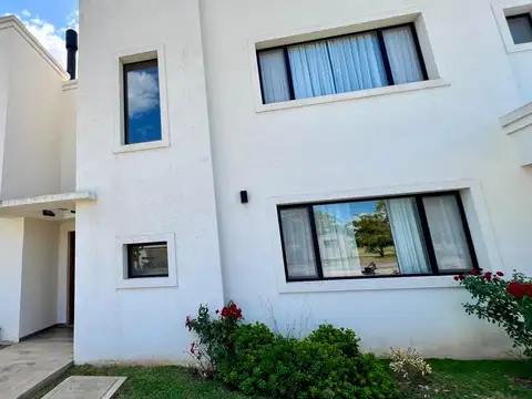 Casa en Alquiler en Altos De Manzanares, USD 1.700