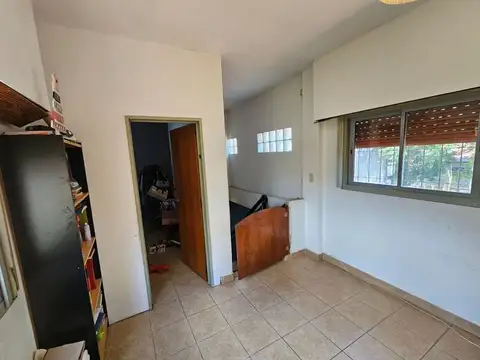 VENTA CASA 4 AMBIENTES V SARMIENTO COCHERA PATIO