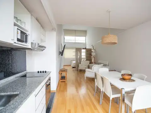 Venta monoambiente, doble altura en Belgrano con balcón aterrazado y amenities.