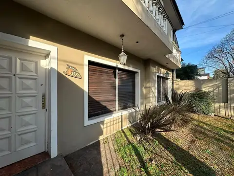 Casa 6 ambientes con 2 baños