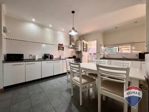Casa 5 ambientes con 2 baños