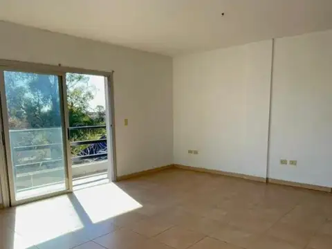 Departamento en Alquiler en Champagnat, $ 650.000