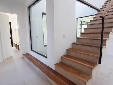 Venta. Casa a la laguna 6 amb. a estrenar. Villanueva