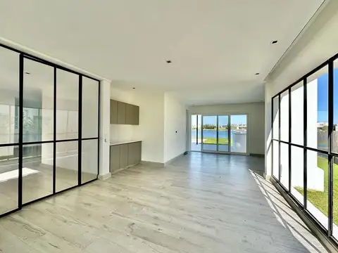 Casa en Alquiler con 1 cochera