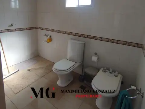 Casa 5 ambientes con 1 baño