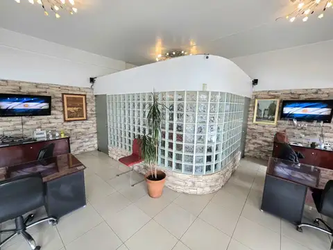 ALQUILER LOCAL COMERCIAL EN ESQUINA CENTRICO RAMOS MEJIA. 50MT APROX