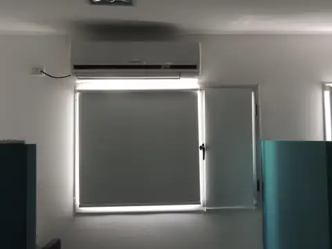 Santa Fe 1300 Oficina Alquiler 60 m2 Baño privado. Kitchinette