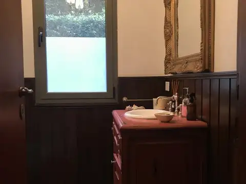 Casa 5 ambientes con 3 baños