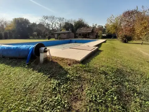 CASA CON AMPLISIMO TERRENO + PILETA
