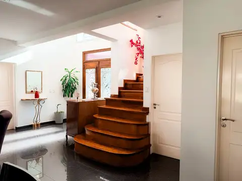 Casa 6 ambientes con 3 baños