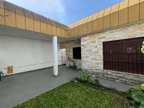 Oportunidad - Casa americana de 3 ambientes sobre lote de 8,66 x 51,74 mts