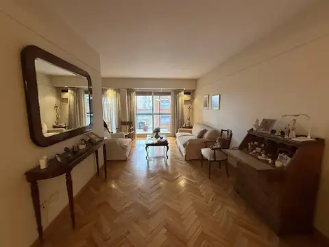 EXCLUSIVO PISO DE CATEGORIA! 3 AMB CON DEPENDENCIA DE SERVICIO, GRAN COCINA COMEDOR, LAVADERO, BALCON CORRIDO AL FRENTE!