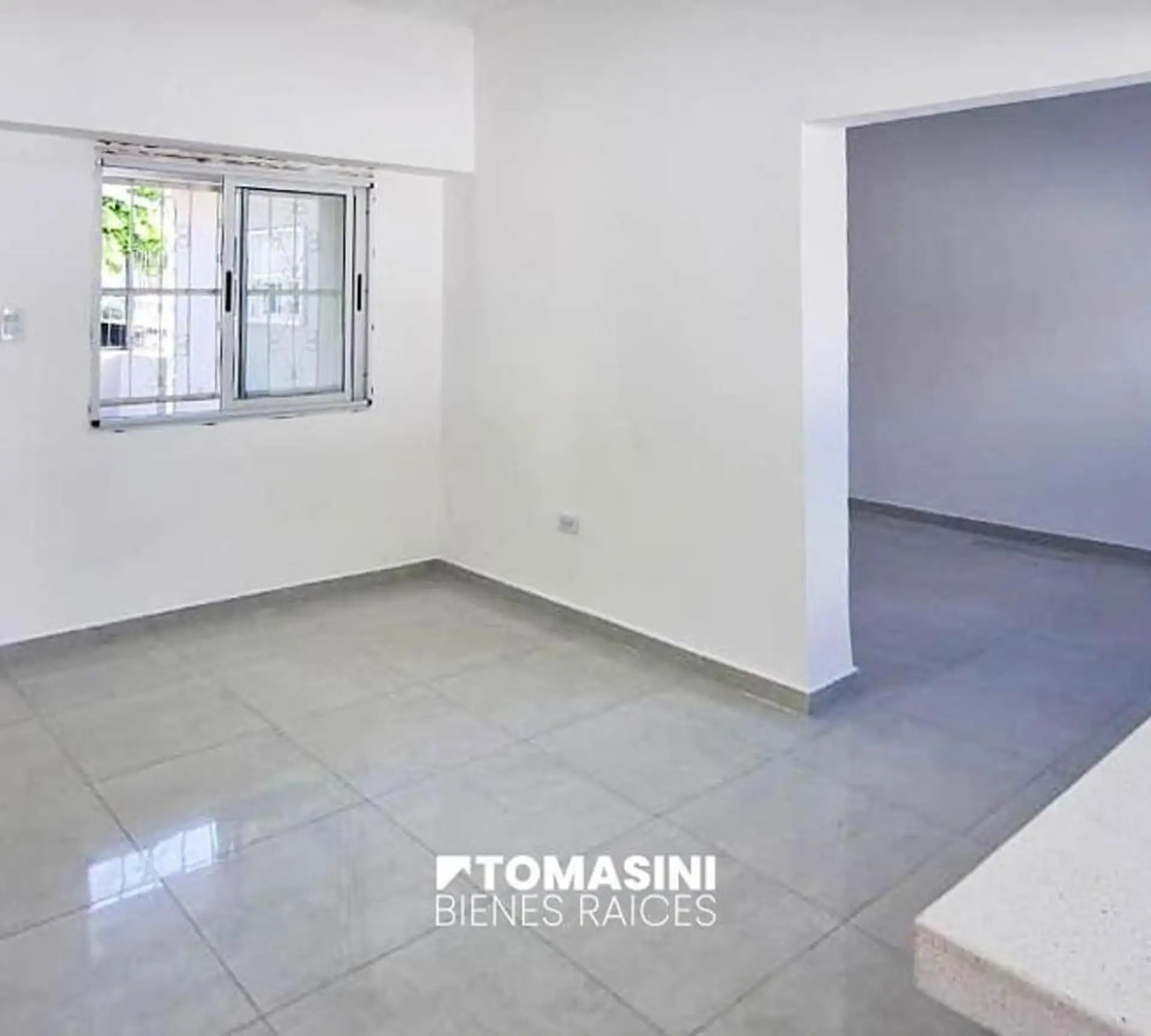 Casa 3 ambientes reciclada con dependencia — Parque Luro
