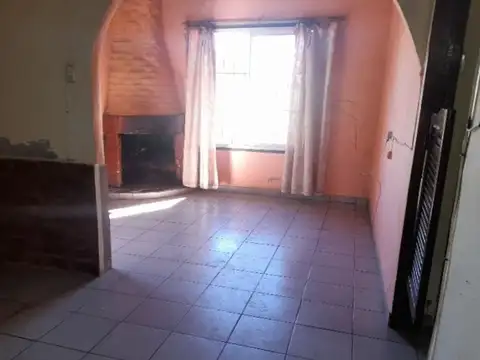 Casa 2 ambientes con 1 baño