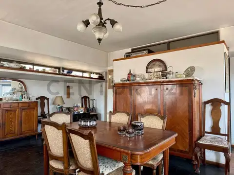 PISO EN VENTA , CENTRO DE LA PLATA , CUATRO AMBIENTES.