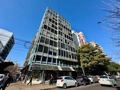 PISO EN VENTA , CENTRO DE LA PLATA , CUATRO AMBIENTES.