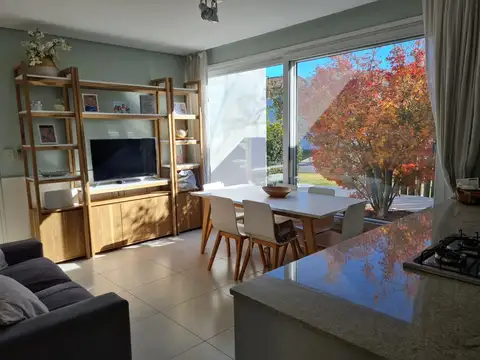 Casa en Alquiler Temporal con 2 cocheras