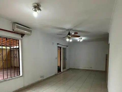 TRIPLEX 3 AMBIENTES CON COCHERA