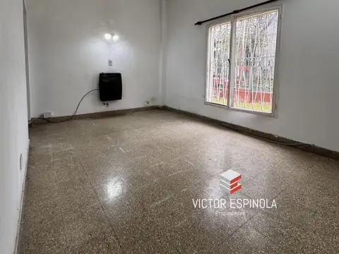 Casa en venta 4 ambientes con jardín en caseros