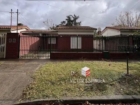 Casa en venta 4 ambientes con jardín en caseros